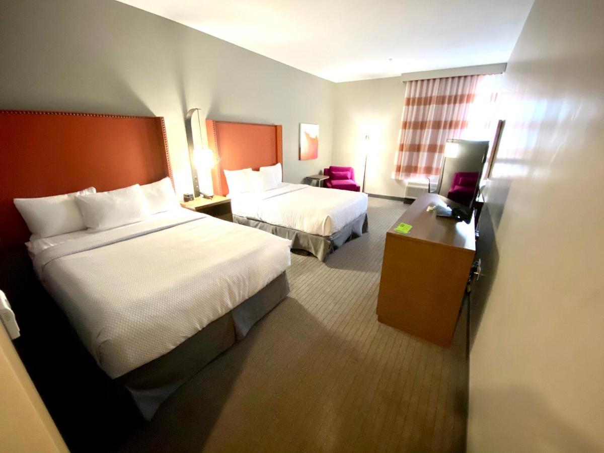 Queen Room Two Queen Beds Accessible,989242126:JPEG